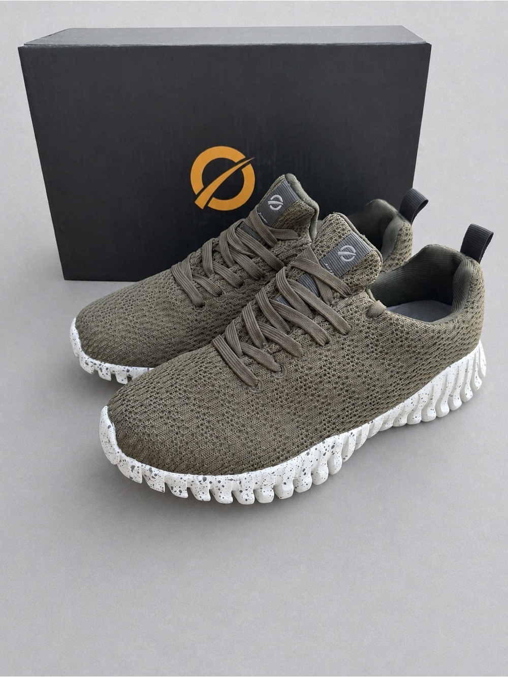 Hollowrock Lightweight Knit Sneakers – Men’s Size 7 – New in Box